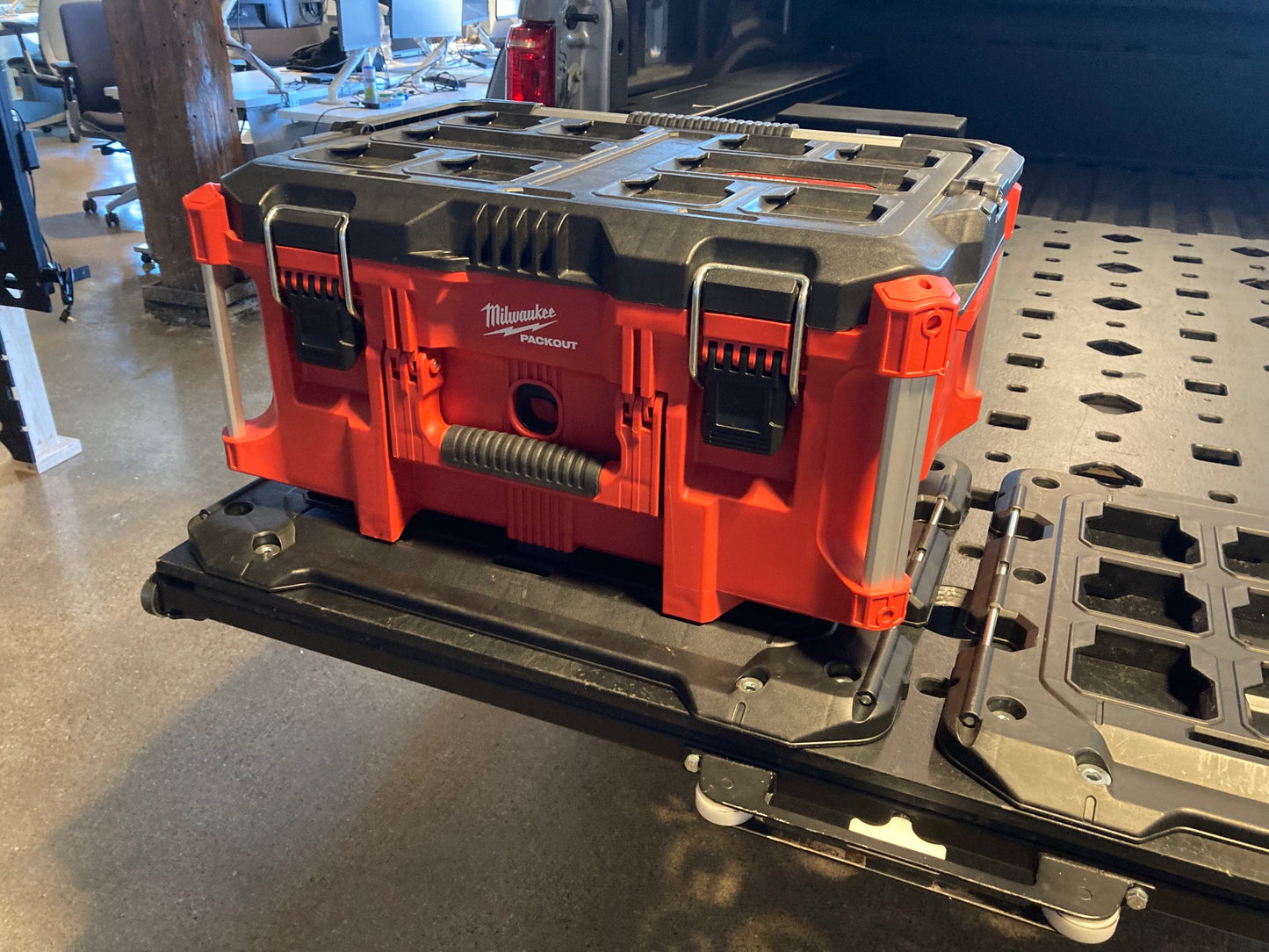 MILWAUKEE® PACKOUT™ XL Tool Box